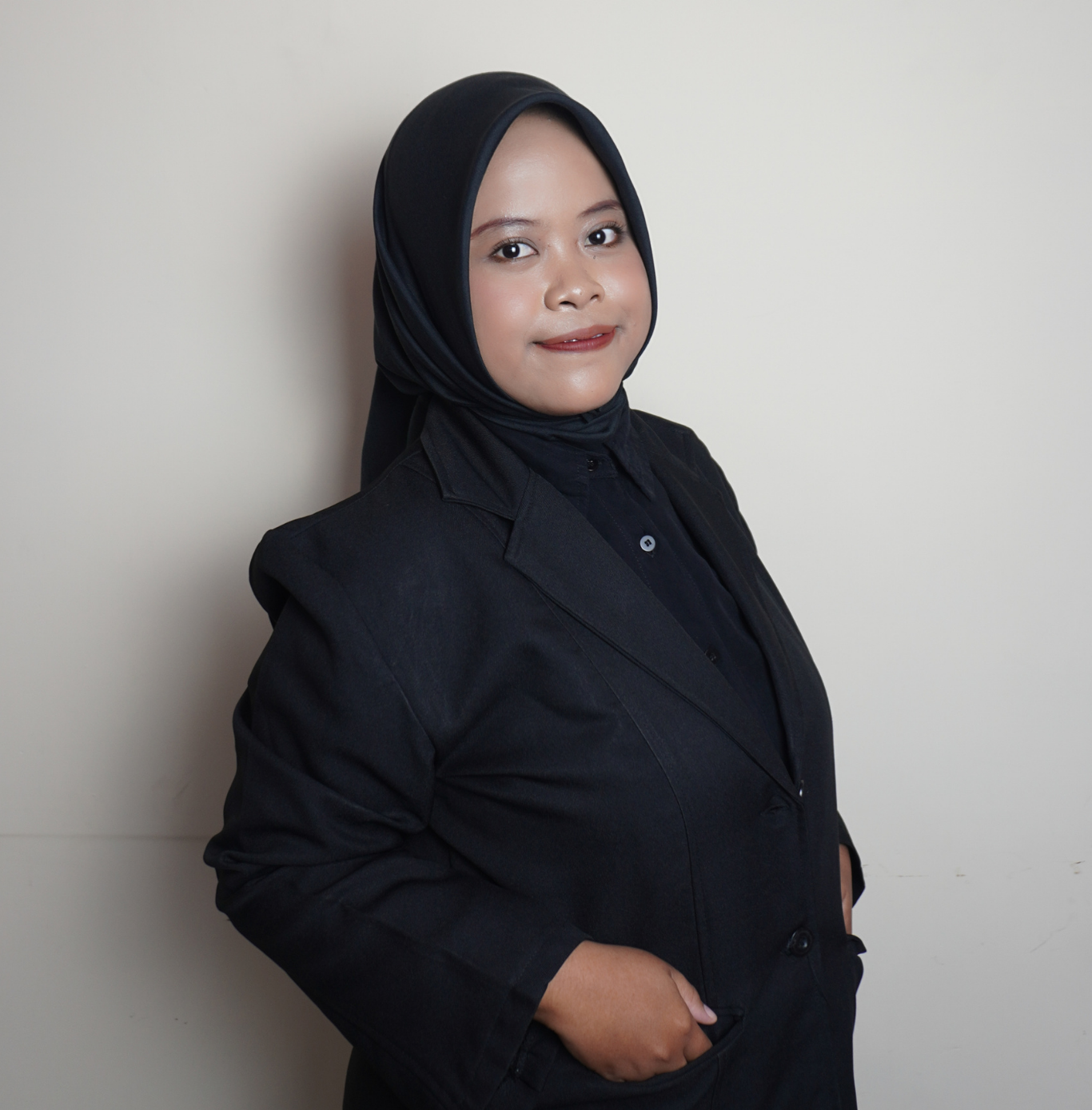 Della Hera L, S.Pd